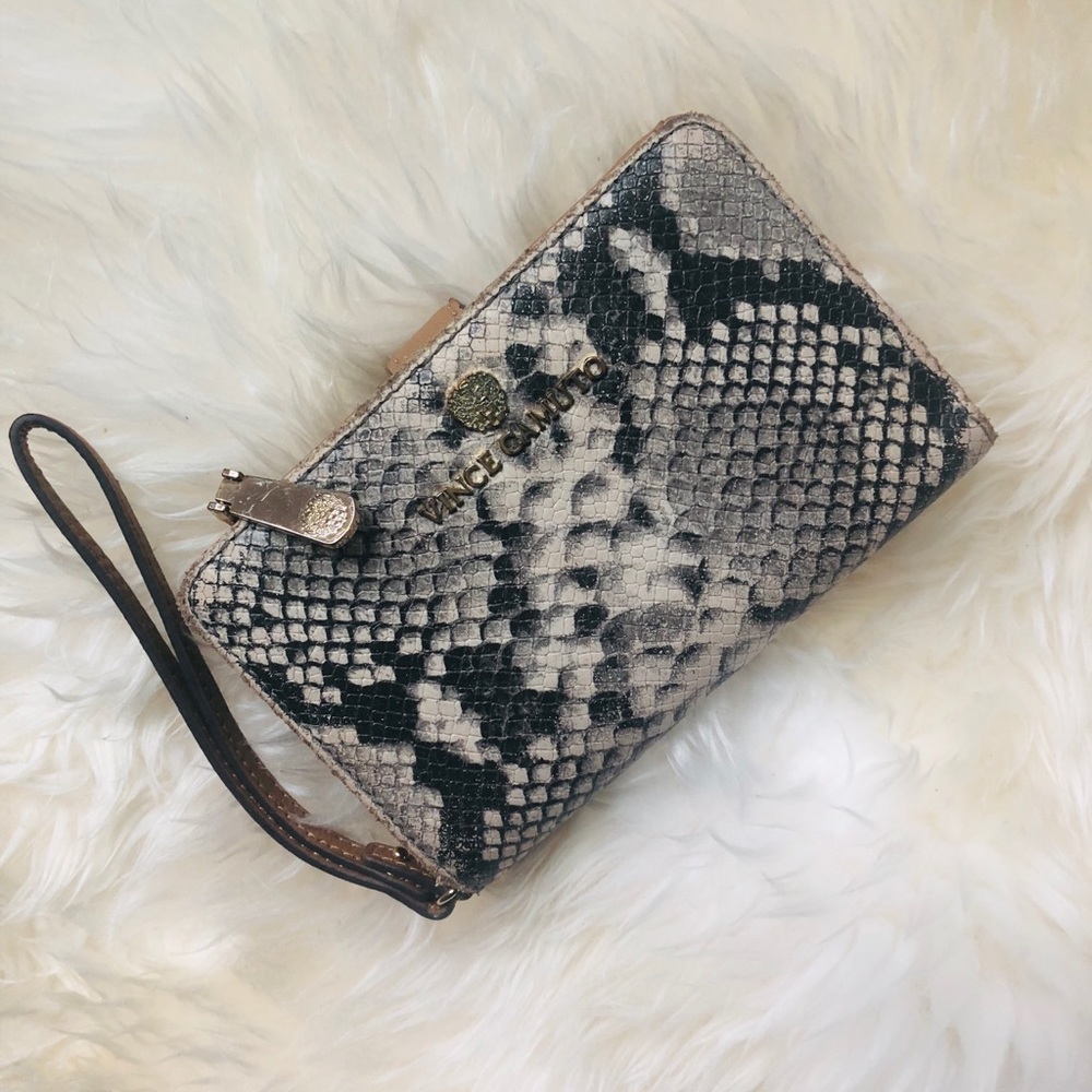 Vince Camuto wallet / wristlet